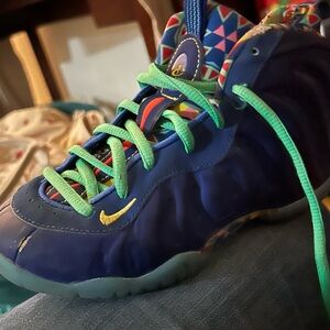 Nike foamfitter Kids gently used  Sneakers in Blue and Green
